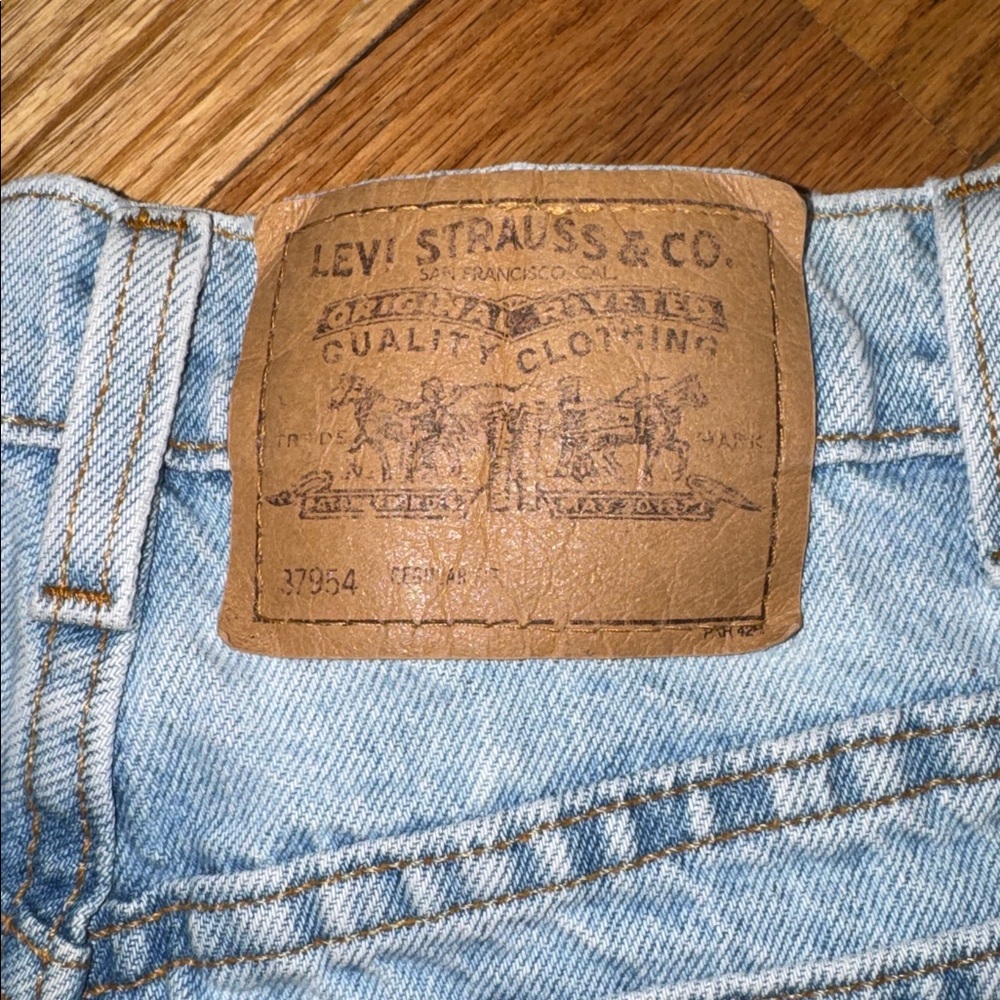 Vintage Levi’s 910 size 7 Regular Fit Jean Shorts Light Wash 37954 - Picture 4 of 6